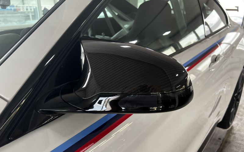 BMW M4 Carbon Spiegelkappe mit Lackschutzfolie 